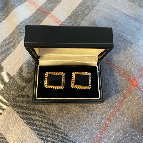 🎁🎁 14k gold Gold and Black Cufflinks
